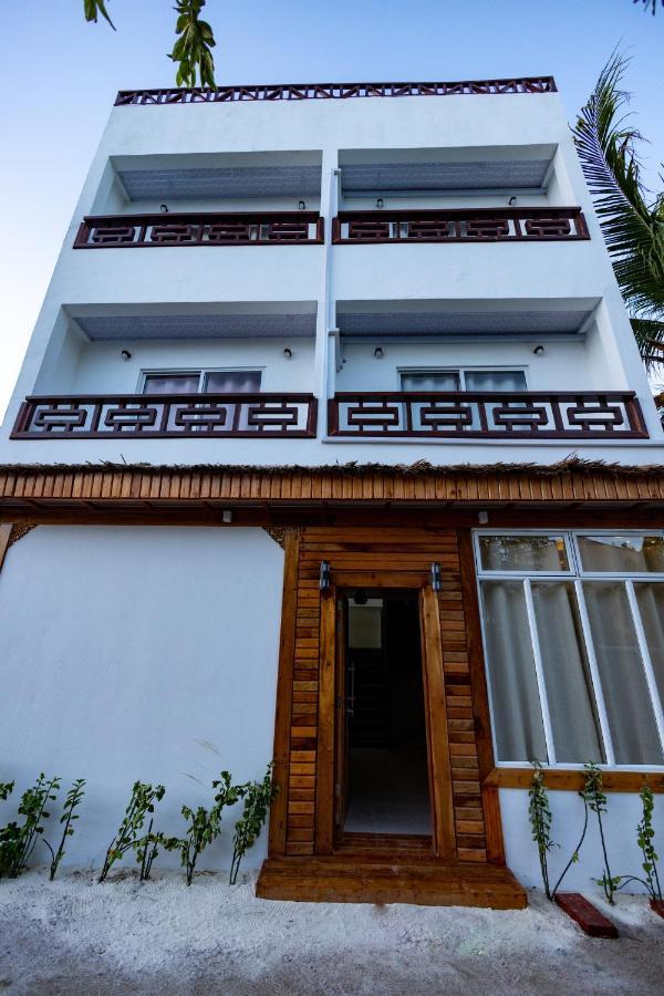 Batuta Maldives Fourson Hotel Thulusdhoo Exterior photo