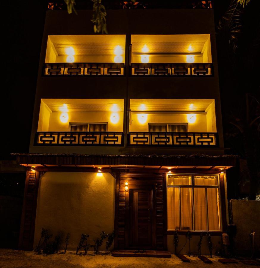 Batuta Maldives Fourson Hotel Thulusdhoo Exterior photo