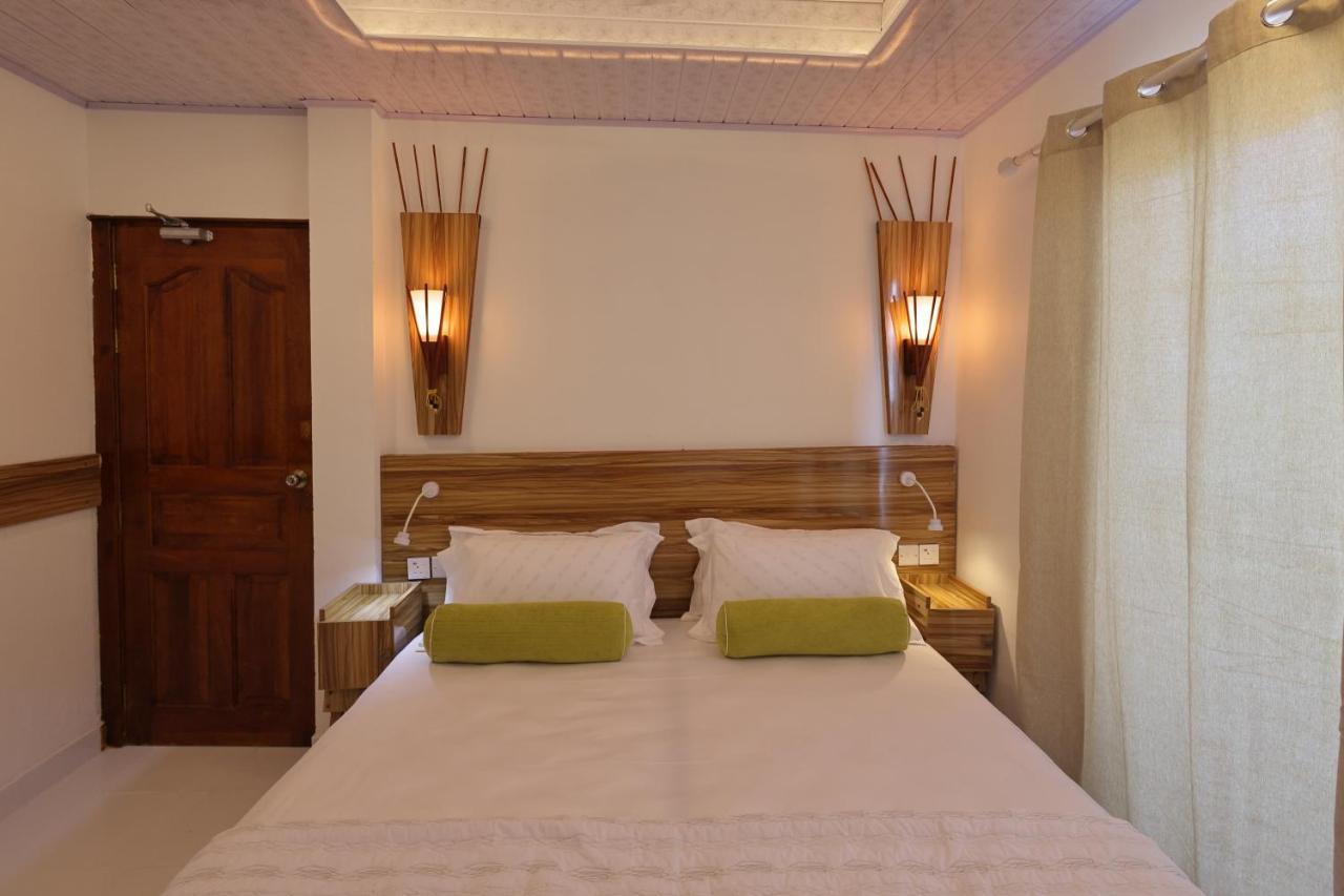 Batuta Maldives Fourson Hotel Thulusdhoo Exterior photo