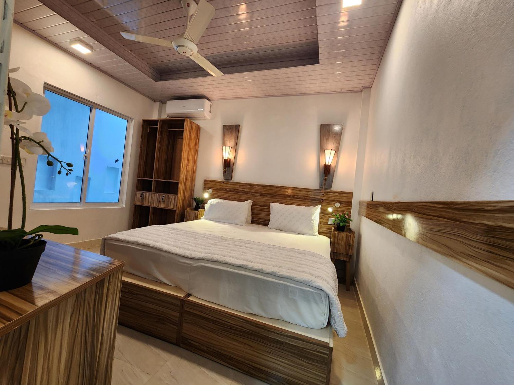 Batuta Maldives Fourson Hotel Thulusdhoo Exterior photo