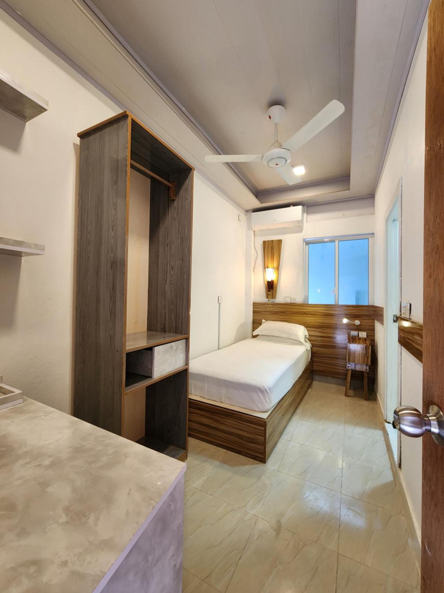 Batuta Maldives Fourson Hotel Thulusdhoo Room photo